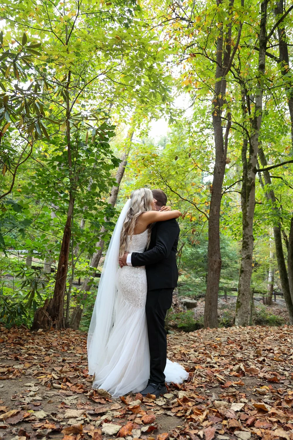 creekside wedding